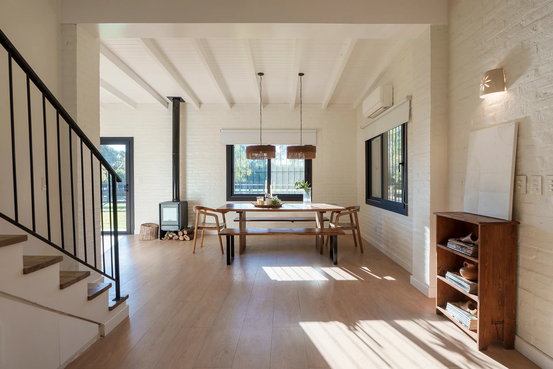 Miralejos: Una Reinterpretación Contemporánea de la Arquitectura Rural en Manzanares