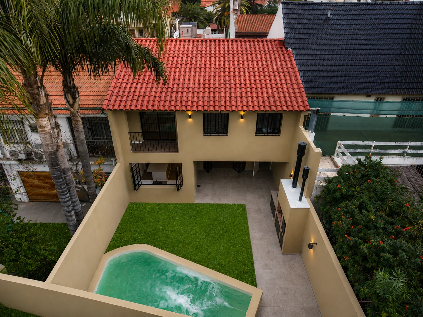 Casa La Española: Tradición Colonial y Fluidez Contemporánea en Villa Sarmiento