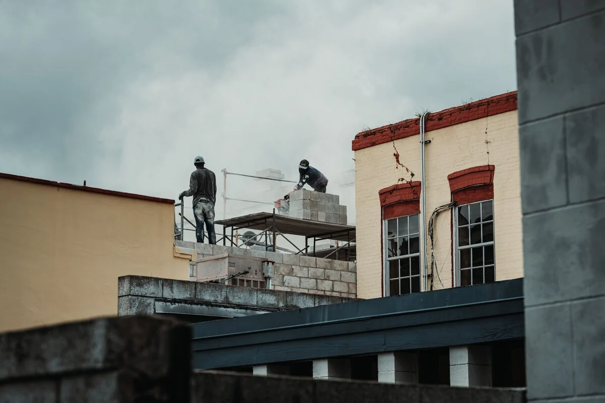Albañil boliviano en España: cómo es trabajar en construcción con salarios hasta tres veces superiores a los de Bolivia