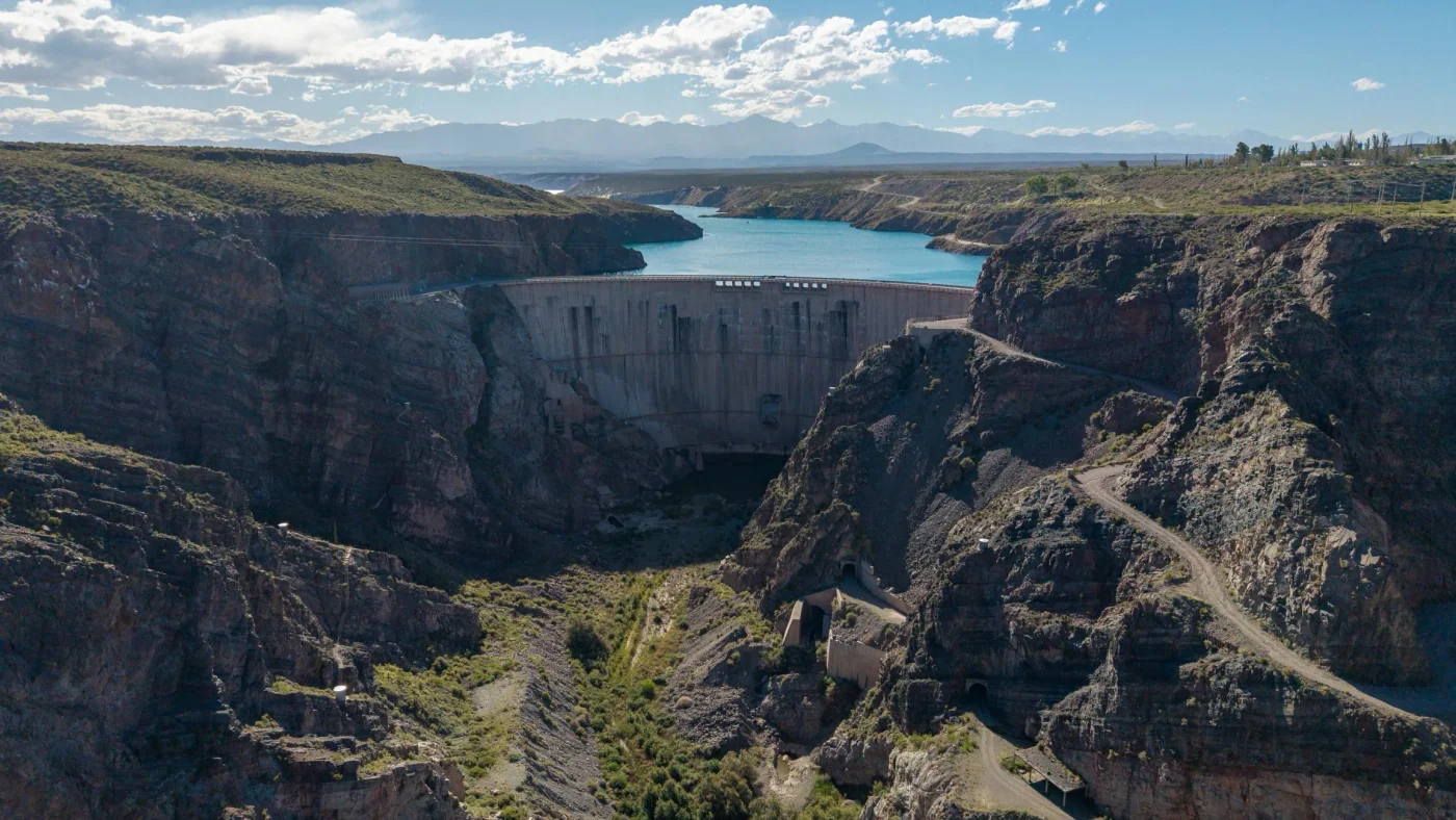 Santa Cruz reactiva el complejo hidroeléctrico en el río Santa Cruz y redefine contratos